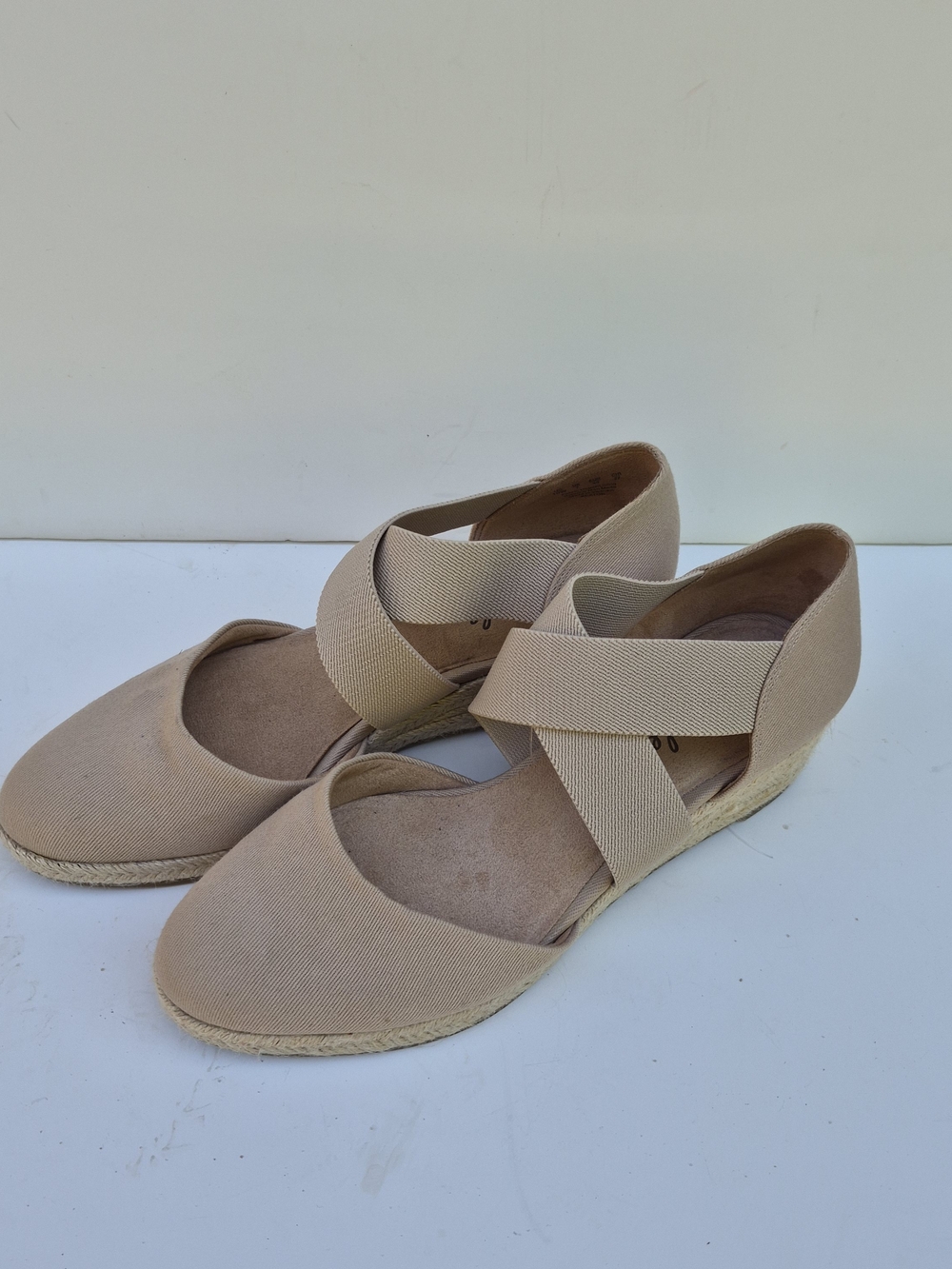 Life Stride Beige Cross-Band Espadrille Wedges 10W